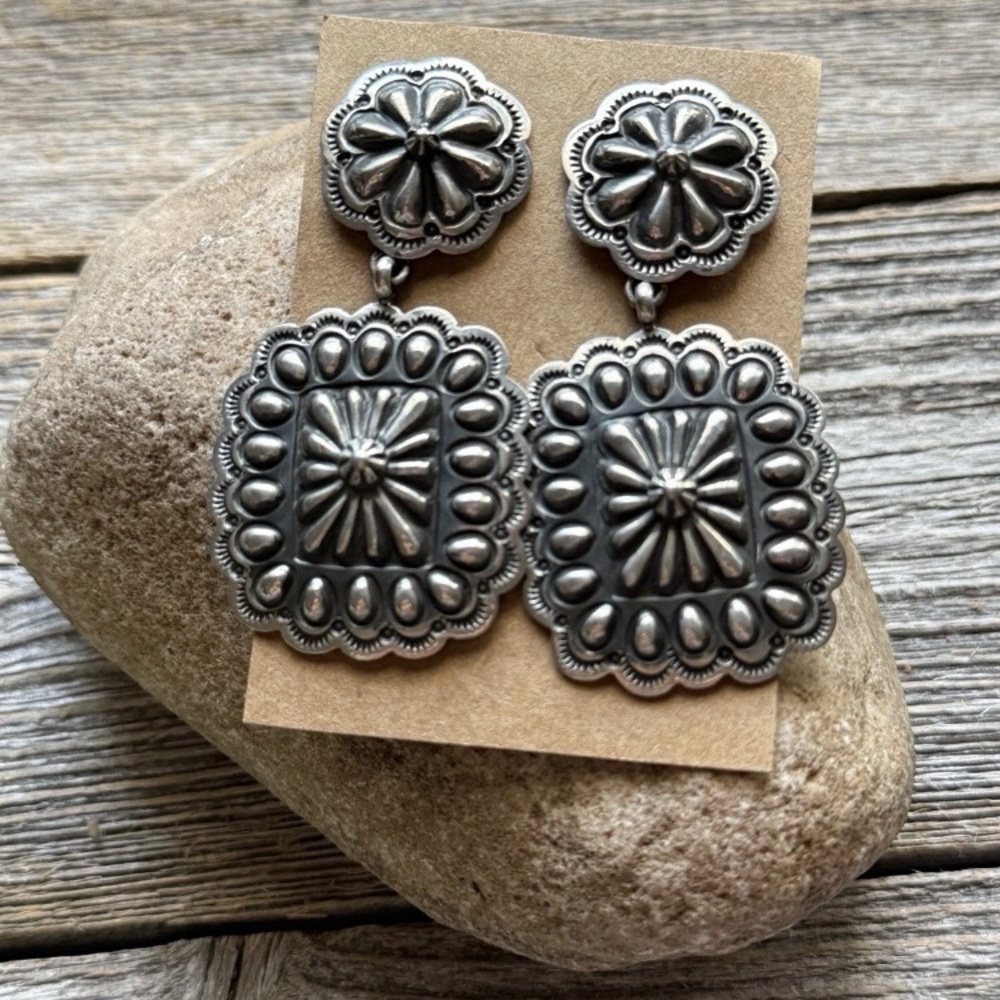Navajo Native American Sterling Silver Stamped Handmade Earrings T O White - Picture 12 of 12